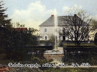 Rok 1913. Fontanna w ogrodzie hutniczym. W tle siedziba zarządu odlewni.