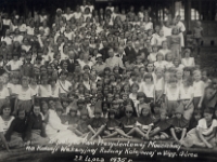 Rok 1935.Wizyta Pierwszej Damy II RP, Marii Mościckiej w Węgierskiej Górce. Na zdjęciu dzieci przebywające na Kolonii Wakacyjnej Rodziny Kolejowej.