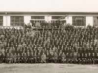 Rok 1938. Zdjęcie wszystkich pracowników wykonane z okazji jubileuszu 100-lecia "Węgierskiej Górki".