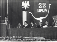 Rok 1967. XXIII rocznica ogłoszenia manifestu PKWN. Uroczysta sesja, w trakcie której przyznano nagrody dla długoletnich pracowników oraz za międzywydziałowe współzawodnictwo.