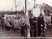 Rok 1970. Uroczystość 1 Maja. Szkoła Podstawowa nr 2 w Cięcinie.
