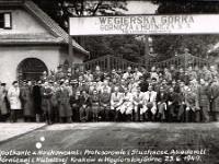 Rok 1949. Wizyta studentów i wykładowców Akademii Górniczo - Hutniczej w Węgierskiej Górce.