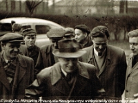 Rok 1956. Wizyta Bolesława Jaszczuka, Ministra Przemysłu Maszynowego w Węgierskiej Górce. Zgodnie z dekretem o upaństwowieniu, Odlewnia Żeliwa podlegała bezpośrednio temu ministerstwu.