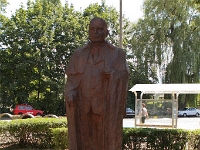 Pomnik prof. Jerzego Buzka.
