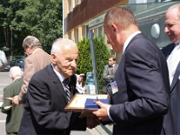 Wręczenie pamiątkowego odznaczenia z okazji jubileuszu 175-lecia Panu Stanisławowi Suchankowi.