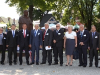 Pod pomnikiem prof. Jerzego Buzka (od lewej): Włodzimierz Walaszek, Marek Podgrodzki, Jerzy Buzek, Władysław Płonka, Jan Jurasz, Małgorzata Pępek, Władysław Adamiec, Piotr Tyrlik, Marian Knapek.