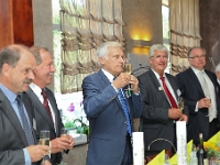 Toast za pomyślność Metalpolu (od lewej): wójt gminy Węgierska Górka Piotr Tyrlik, Jerzy Buzek, premier Jerzy Buzek, Dyrektor Naczelny Władysław Płonka, Prezes Rady Nadzorczej Jacek Kseń, Prezes Zarządu METALPOLU w latach 2000 - 2005 Jean Pierre Frot.