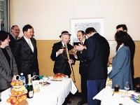 Wręczenie "insygniów góralskich" - ciupagi i kapelusza Prezesowi grupy odlewniczej CF2M - Jean-Pierre Frotowi - maj 2000 r.
