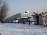 Grudzień 2000 roku. Dawny budynek Łaźni i Szatni FAiO jż jako siedziba Metalpolu. Widok od strony parkingu zakładowego.